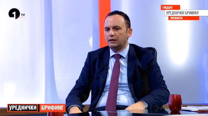 Бујар Османи ги оправда рамковно вработените кои седеа дома и земаа плата