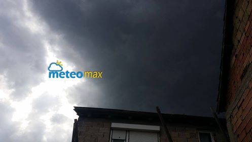 Циклонот Силвија попладнево буквално ги спои небото и земјата во Битола (ВИДЕО)