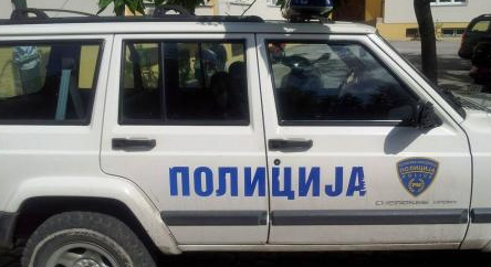 Две лица завршија во болница откако се степаа пред чајџилница во Скопје