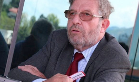 Поранешниот австриски амбасадор – Ако го принудат Иванов да попушти, мултиетничка Македонија ќе се подели