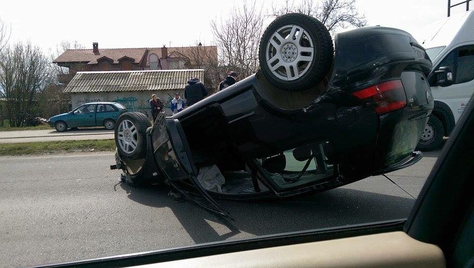 Тројца тинејџери настрадани во сообраќајка