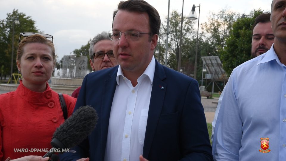 Николоски: Македонија е понижена со договорот на Заев