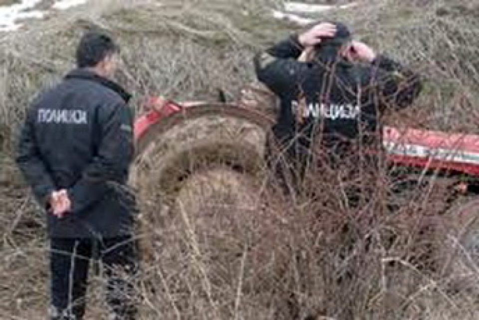 Сообраќајна несреќа на патот Скопје-Тетово: Автомобил удри во трактор