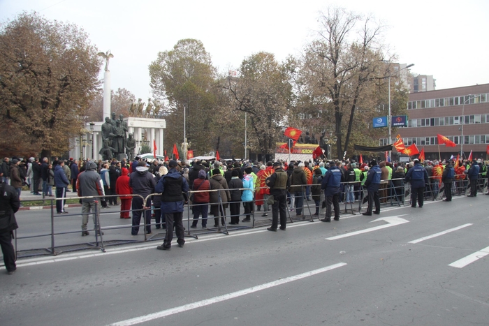 Пред Собрание протест против уставните измени