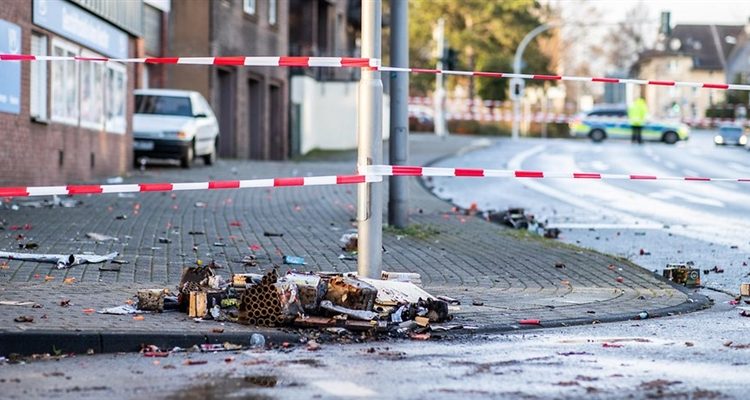 Германец со автомобил газел Сиријци и Авганистанци