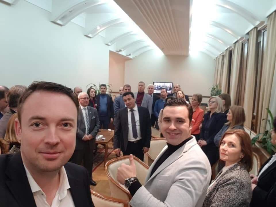 Егзекуторите на Македонија славеа Северна Македонија во Собранието