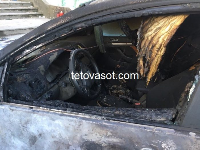 (ФОТО) Во Чаир изгоре автомобил на полицаец