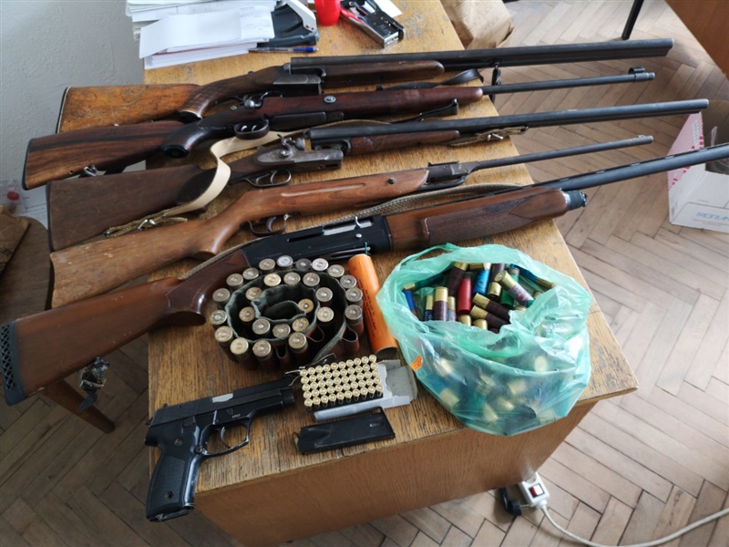 Акција на полицијата: Битолчанец дома криел огромно количество на оружје