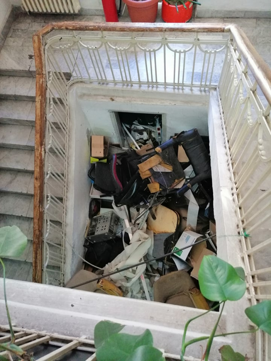 (ФОТО) Министерство за култура се „гуши“ во ѓубре