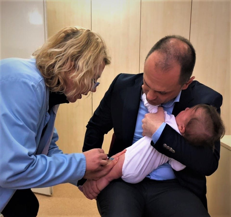 Филипче воведува две нови задолжителни вакцини за новороденчињата!