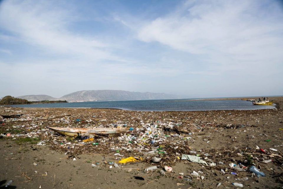 Плажите во Валона и во Драч се најзагадени
