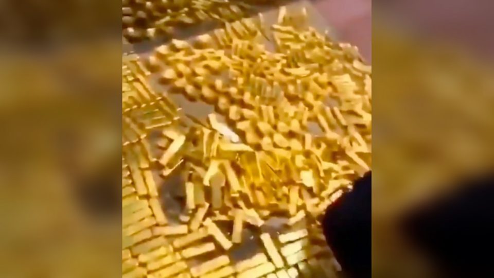 Кинески политичар може да добие смртна казна, бидејќи дома криел 13 тони злато