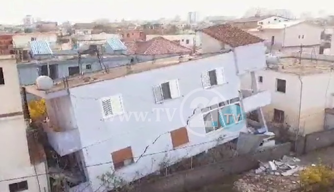 (ВИДЕО ОД ДРОН) Страшни сцени од земјотресот во Драч