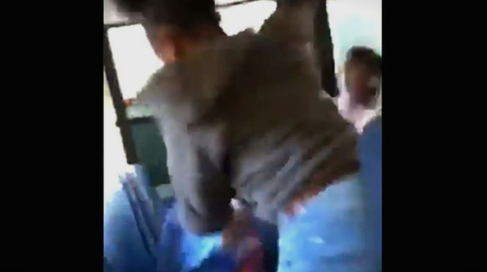 (ВИДЕО) Момче е брутално претепано во автобус поради политички слоган
