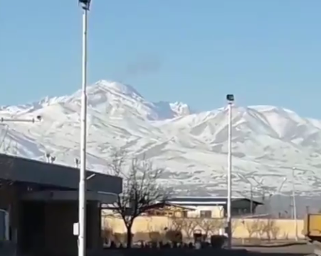 Ирански воен авион паднал во вулкан!