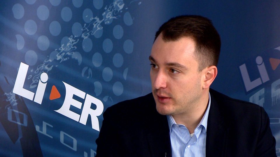 (ВИДЕО) Андоновски: Вархеи е голем пријател на Македонија, но не може да ни ги реши домашните проблеми!