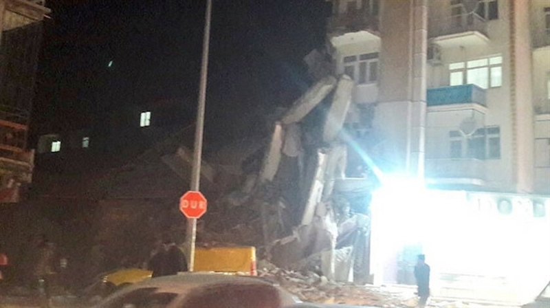 (ВИДЕО)Земјотресот во Турција во живо во неколку ТВ студија