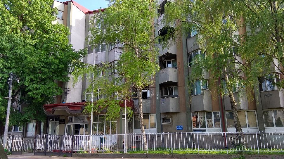 (ФОТО) Во интернатот Здравко Цветковски паднал плафонот и ги исплашил учениците