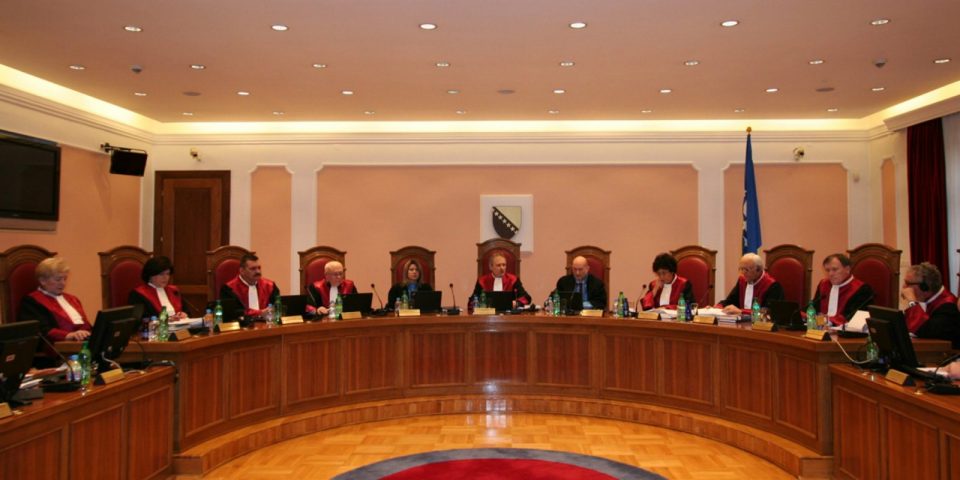 Уставен суд на БиХ: Забраната за движење на лица под 18 и над 65 годишна возраст е противуставна