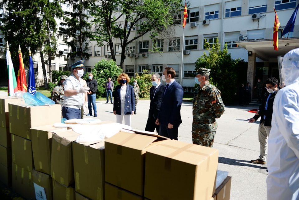 Македонија доби заштитна медицинска опрема од Бугарија