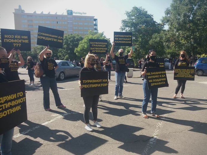 Протест на туристичките агенции, бараат финансиска помош од државата
