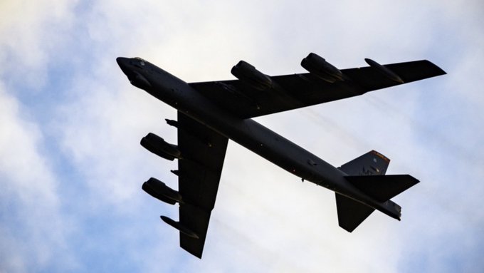 Шест бомбардери Б-52 на САД ќе прелетаат над Македонија