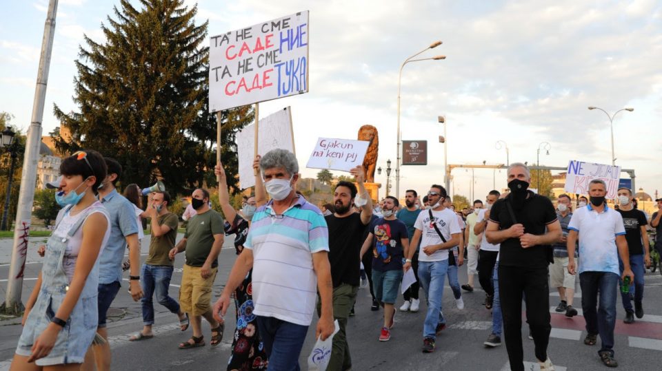 Денеска нови протести поради поскапувањето на струјата
