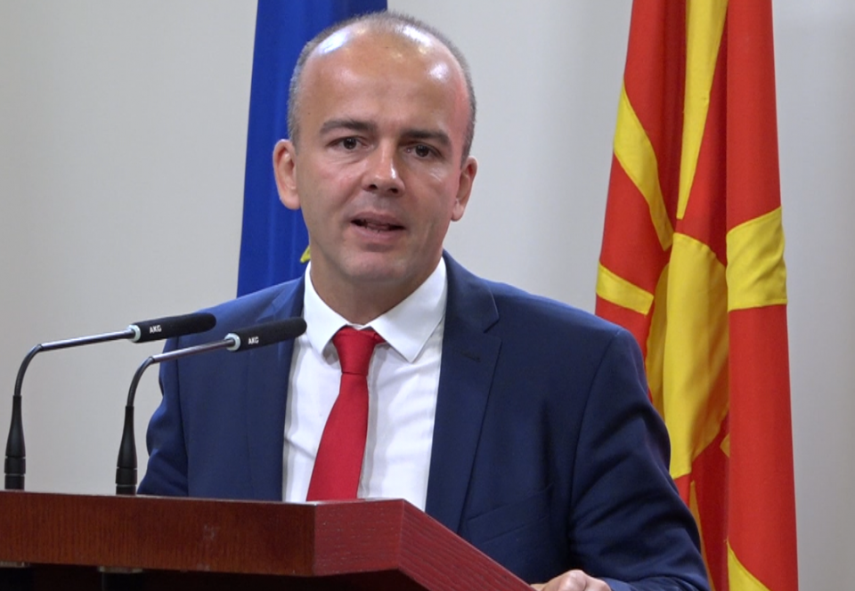 Екс министерот Тевдовски си замина од Македонија – ќе работи во Вашингтон