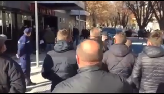 (ВИДЕО) Тутунарите го исвиркаа министерот за земјоделие