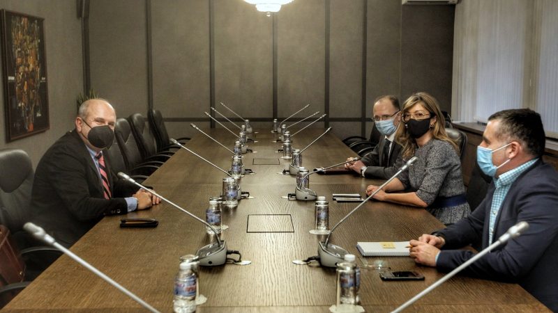 „Еурактив“: Бугарија се обидува да ја смени тактиката со Скопје