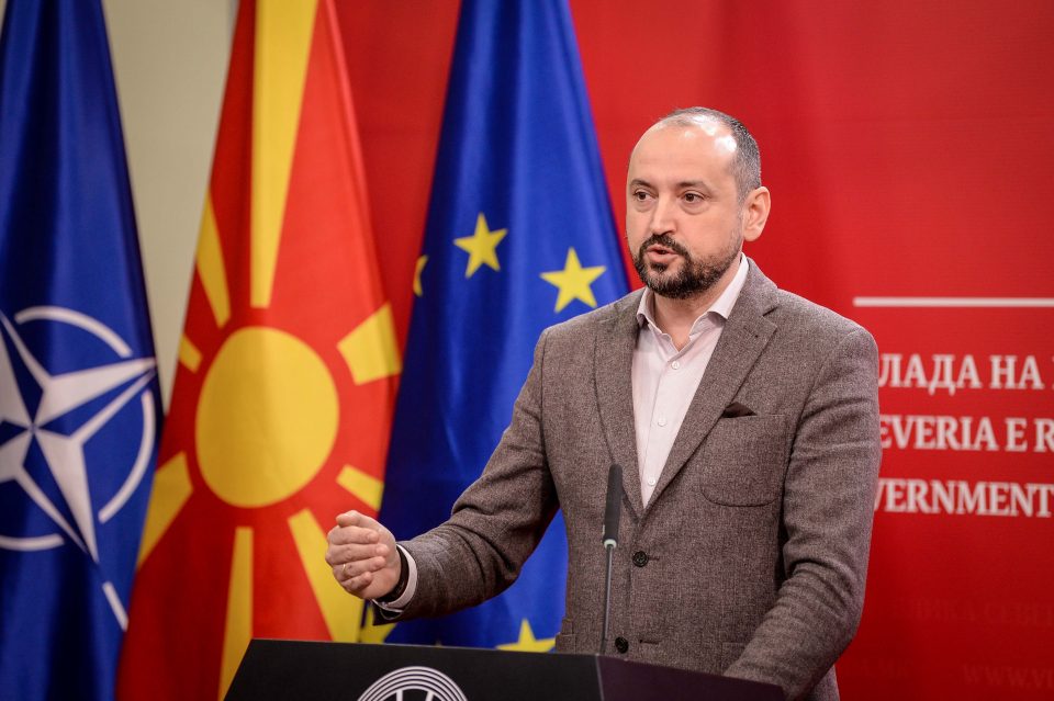 Битиќи: Финансиска поддршка за плати за компаниите погодени од ковид-кризата ќе има